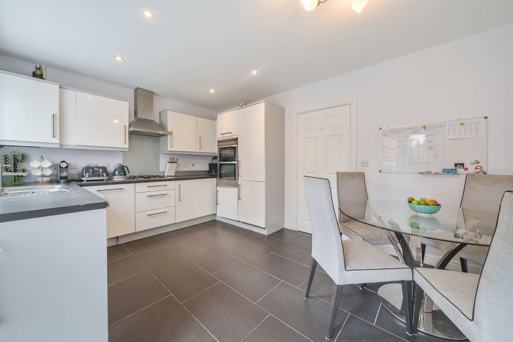 Property photo 3 of 18 1520792-19-6Aa434...