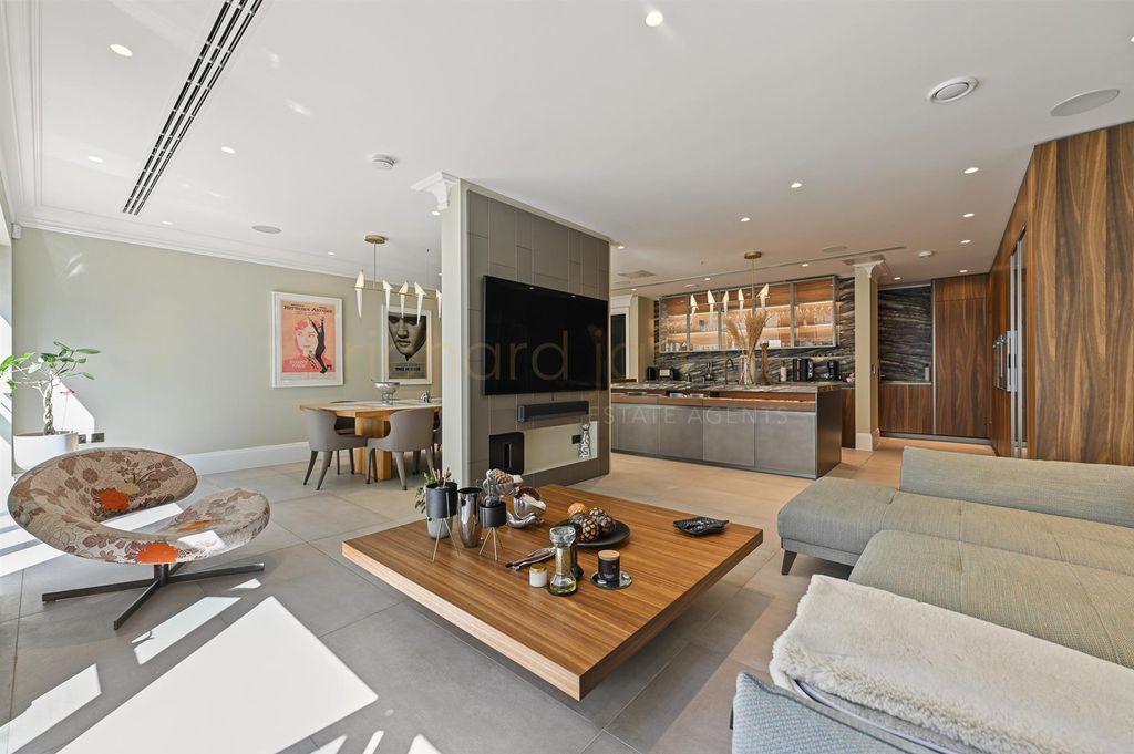 Additional image 10 of 3 bed flat to rentElizabeth Grove, Bushey Heath WD23