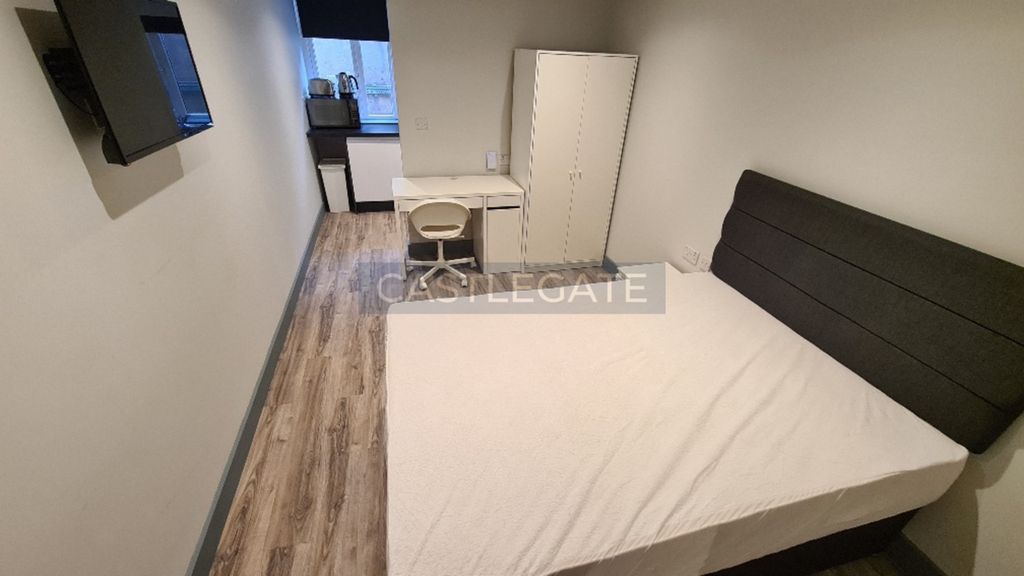 Property photo 2 of 9 Room 10, Renaissance Works, Room 103, New Street, Huddersfield, West Yorkshire, HD1 2As