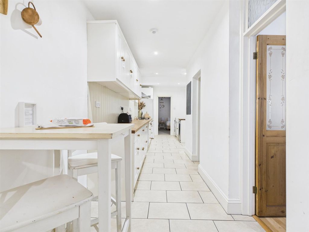 Property photo 3 of 19 Cam04311G0-Pr0083-Still006.Jpg