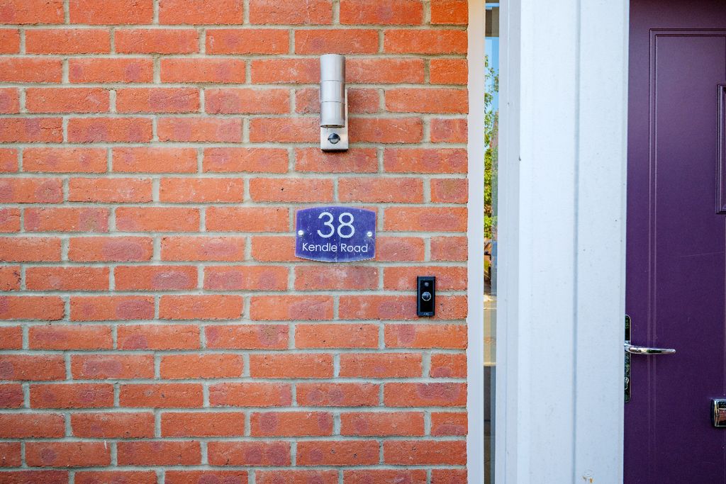 Property photo 2 of 17 4487904