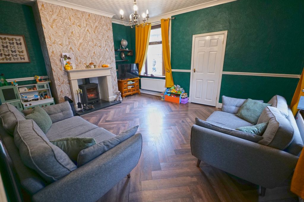 Property photo 2 of 20