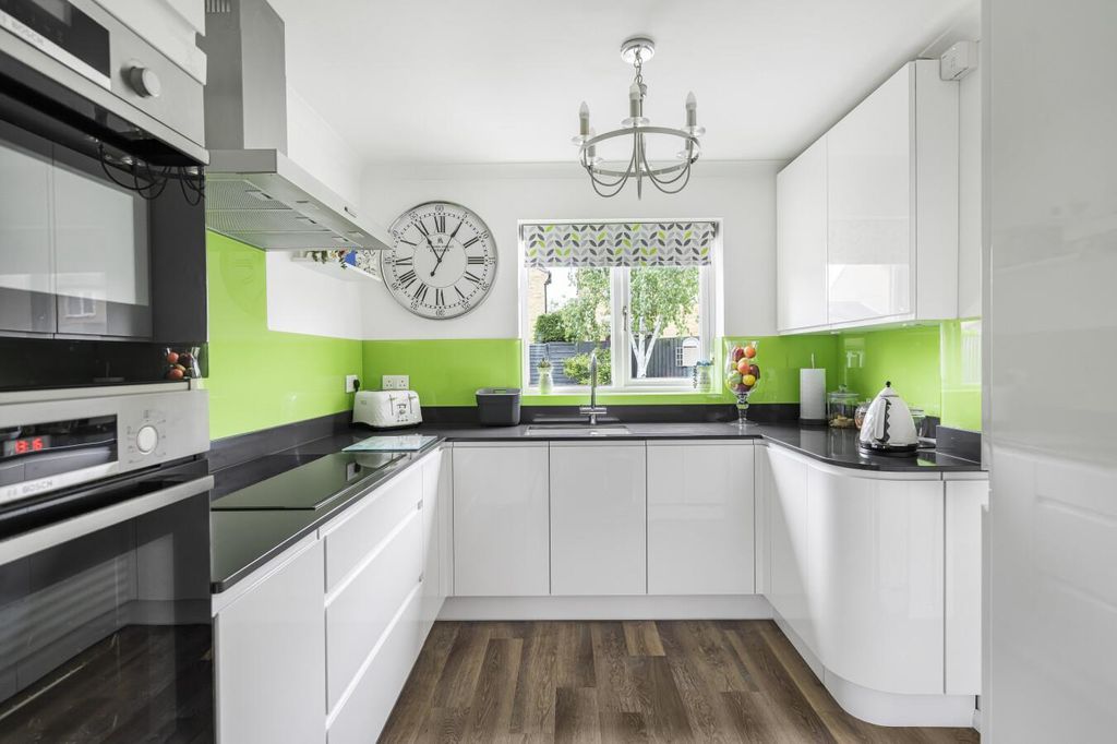 Property photo 2 of 25 3842826_Preview.Jpg