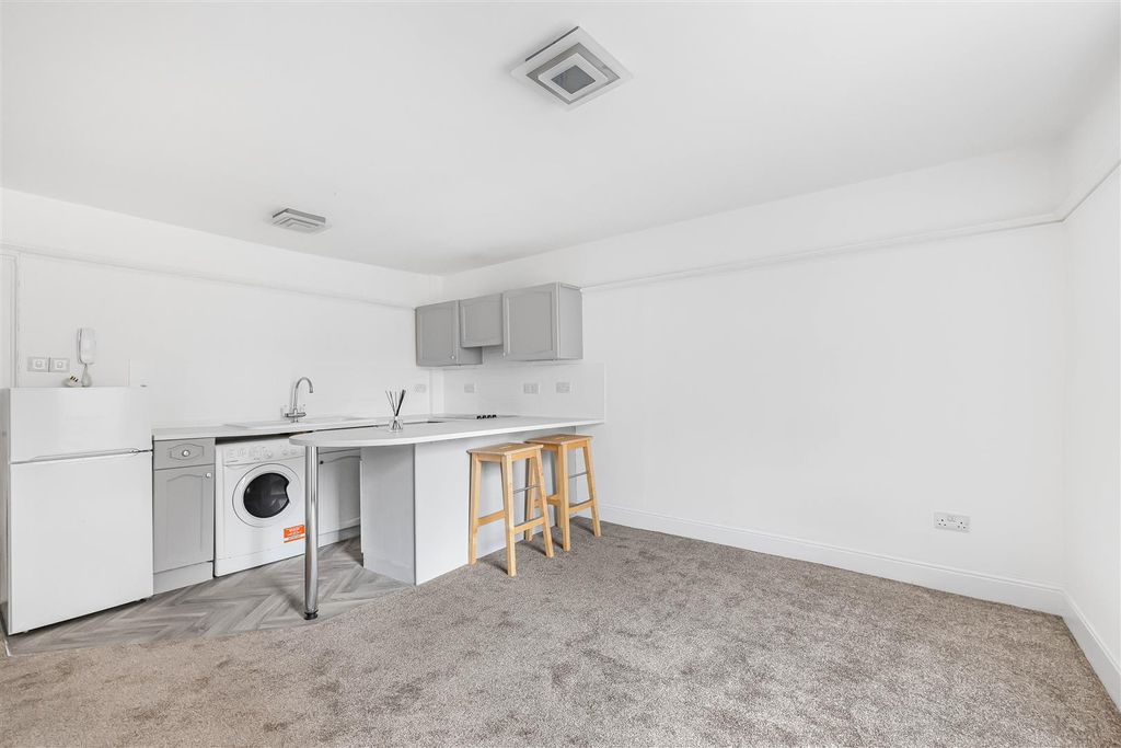 Property photo 2 of 8 4_79137.Jpg