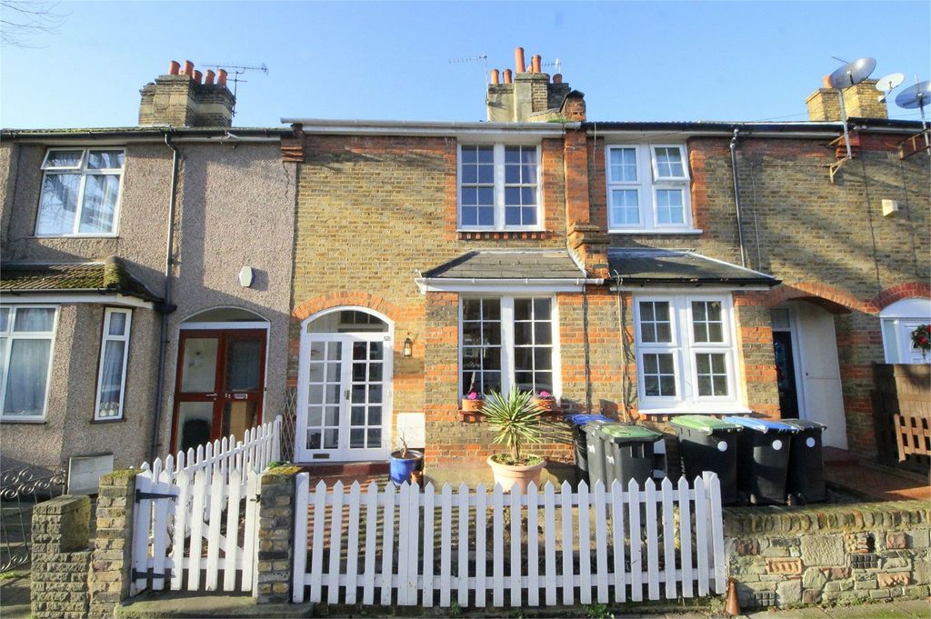 Property photo 1 of 12 2 Bedroom Cottage For Sale