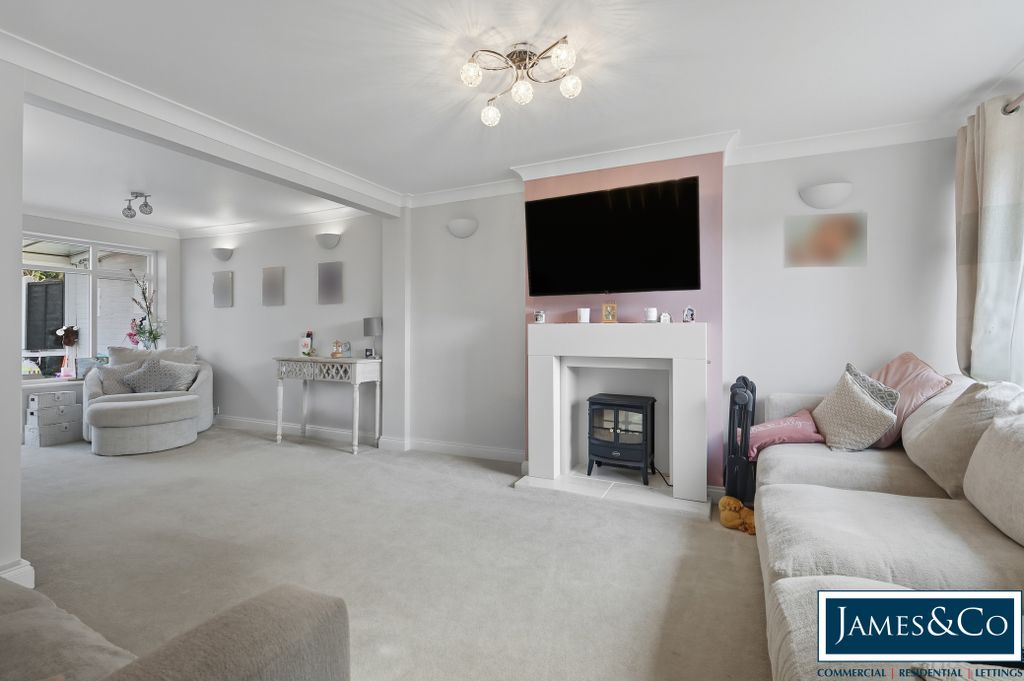Property photo 2 of 18 1Parksideh