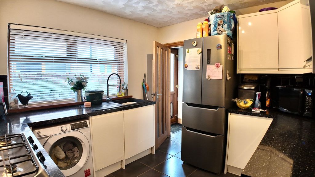 Property photo 3 of 23