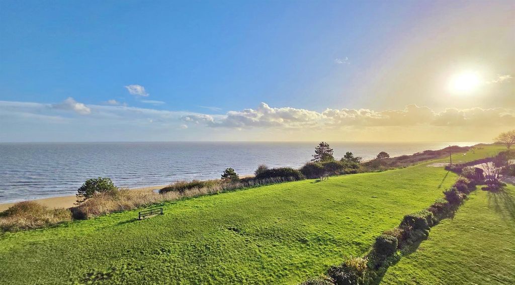 Property photo 2 of 23 Sun Room