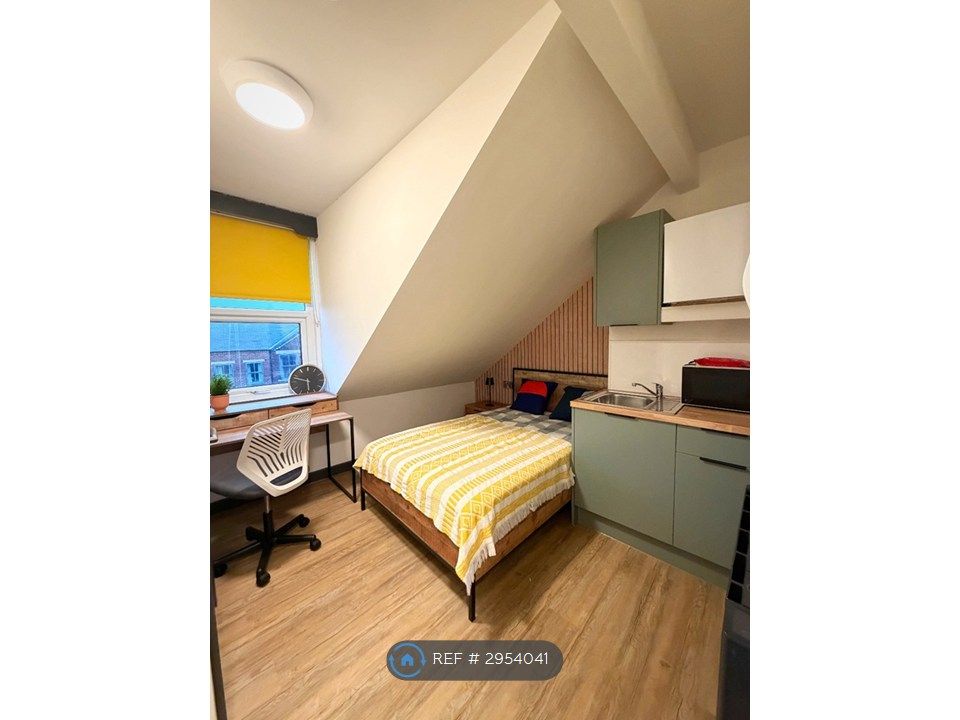 Property photo 1 of 4 Room 6