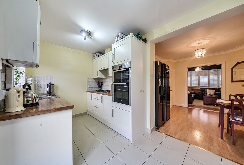 Property photo 3 of 22 1424096-17-69Aae1...