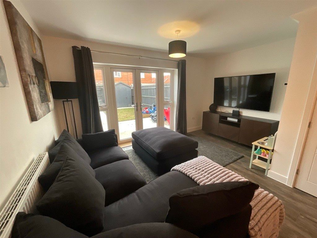 Property photo 3 of 6 Lounge