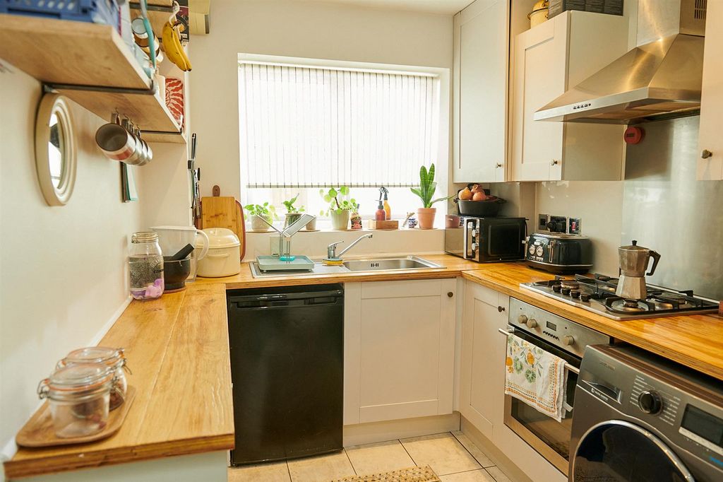 Property photo 3 of 15 Kitchen