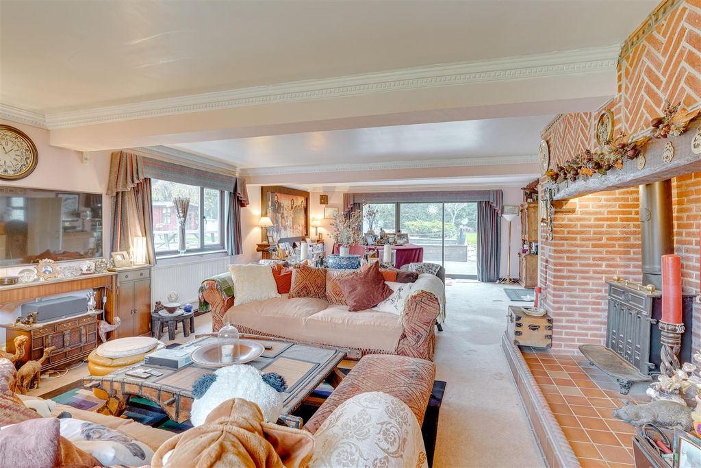 Property photo 3 of 41 Hazel Stub House, Burton End, Haverhill-39.Jpg