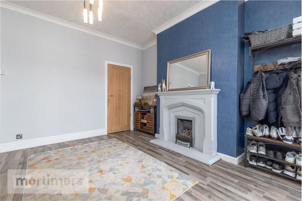 Property photo 3 of 18 Dining Room