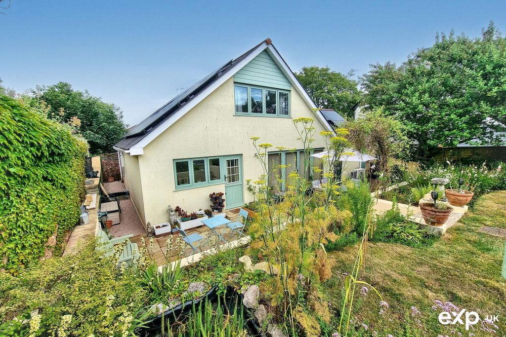 Property photo 2 of 39