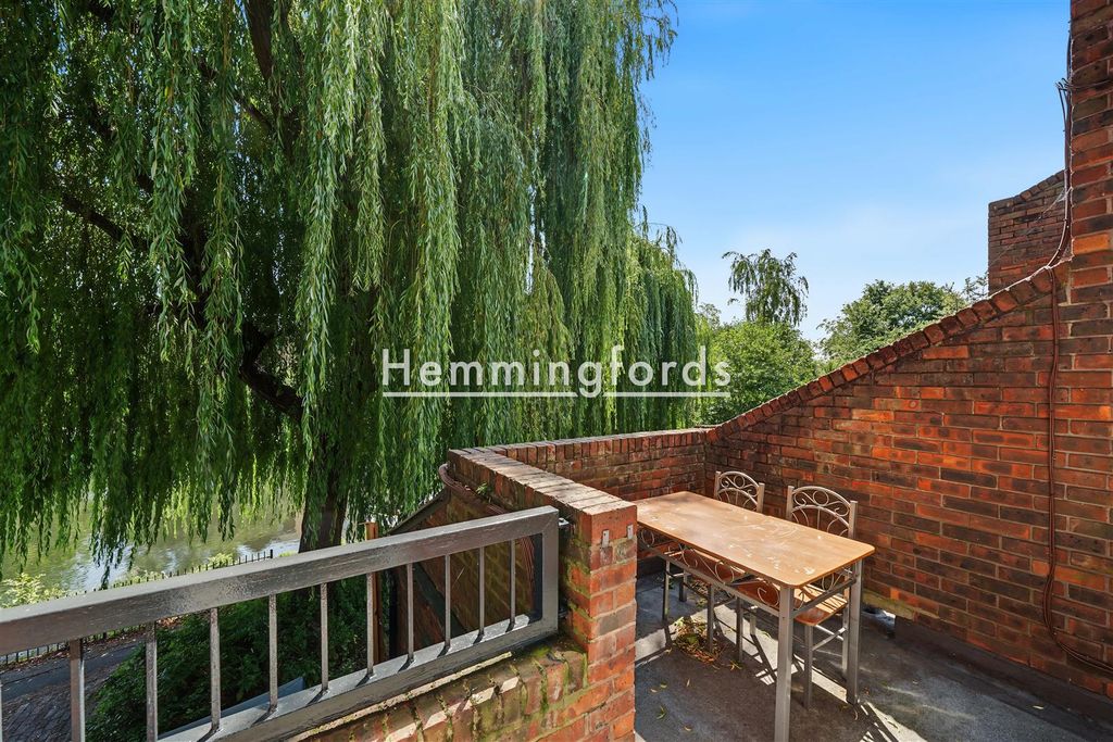 Property photo 3 of 15 101 Reedham Close N17 9Py-12.Jpg