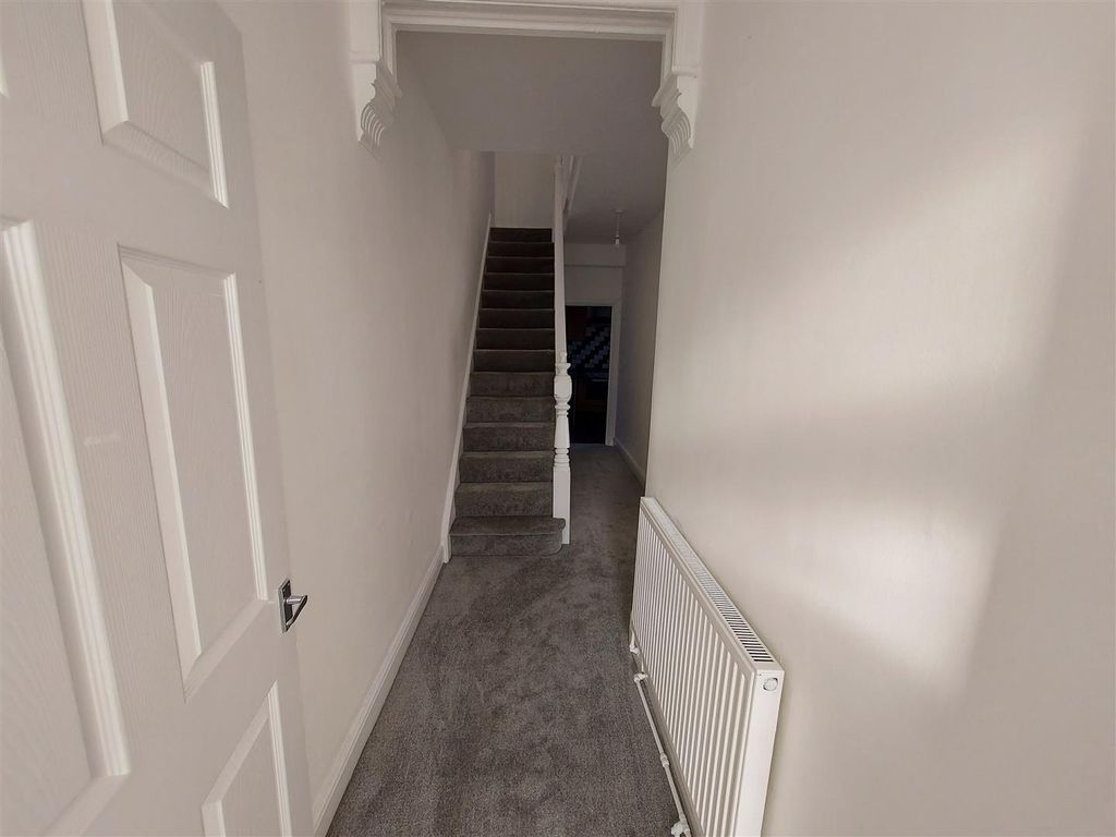 Property photo 2 of 14 Hallway.Jpg
