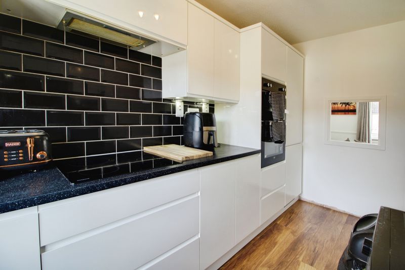 Property photo 3 of 11 Photo 4