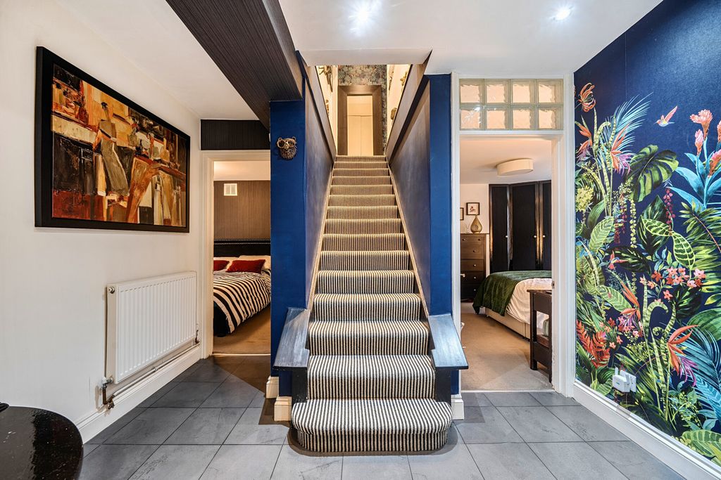 Property photo 3 of 23 Hallway