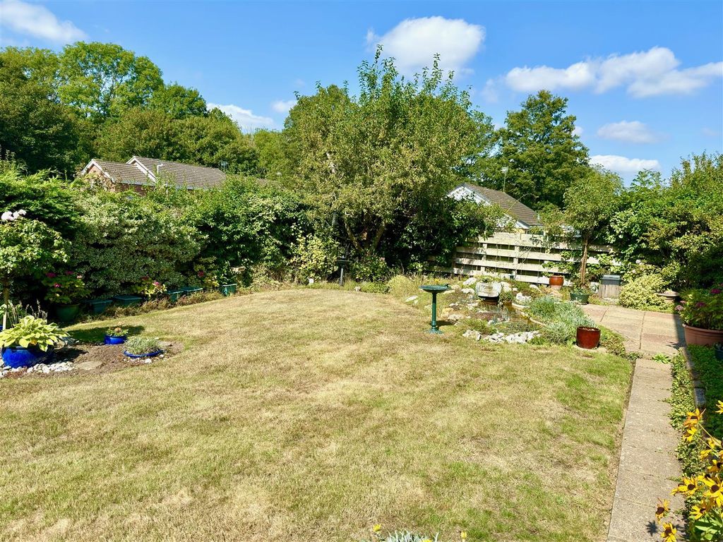 Property photo 2 of 19 Garden.Jpg