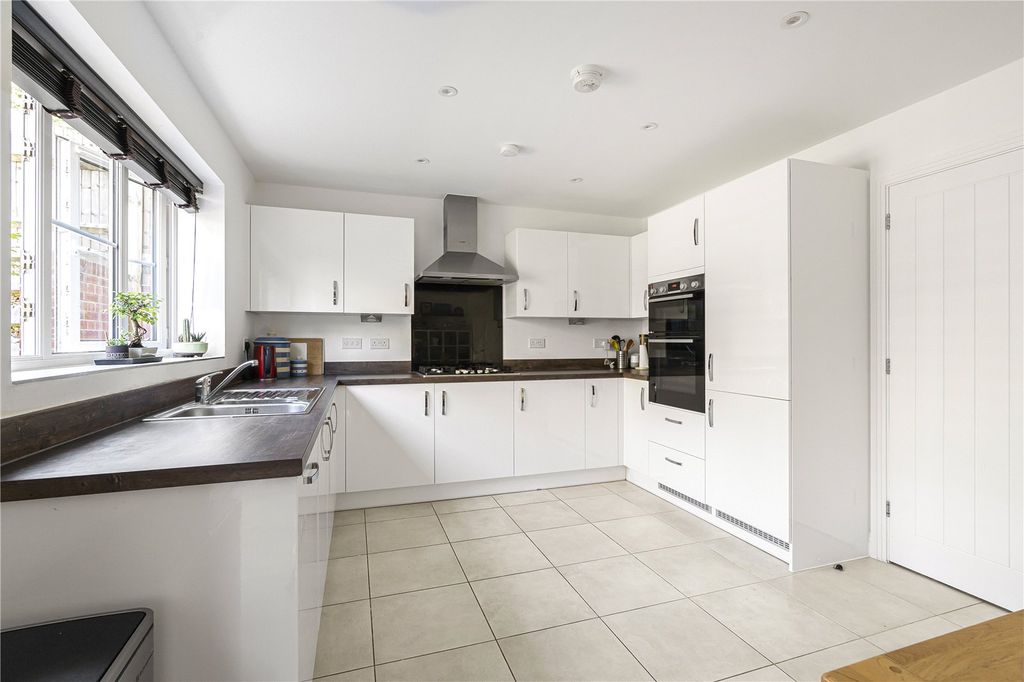 Property photo 2 of 28 Picture No. 01
