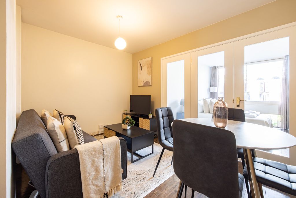 Property photo 1 of 31 Living Room