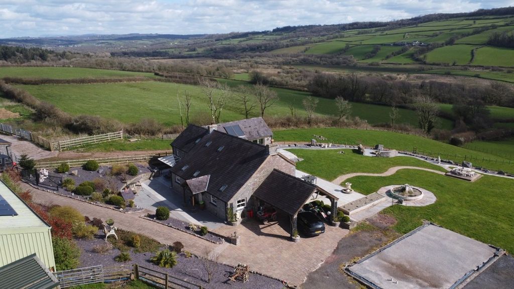 Property photo 2 of 40