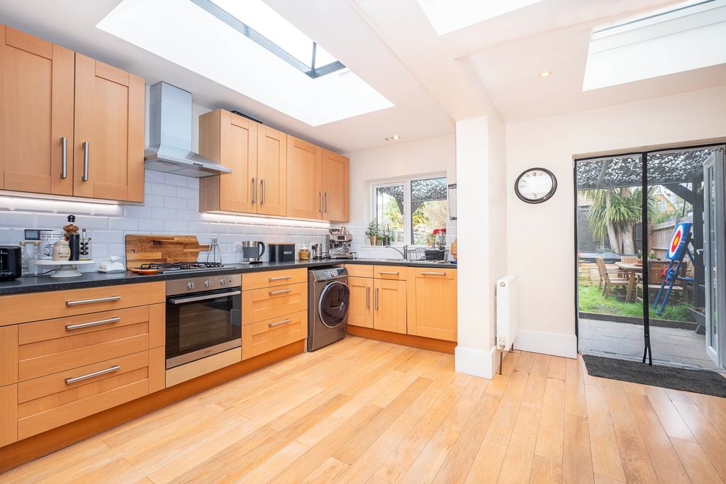 Property photo 3 of 11