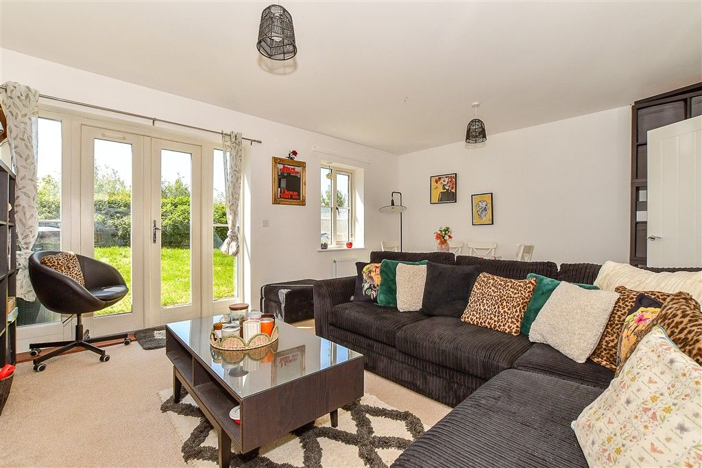 Property photo 3 of 11 Living Room