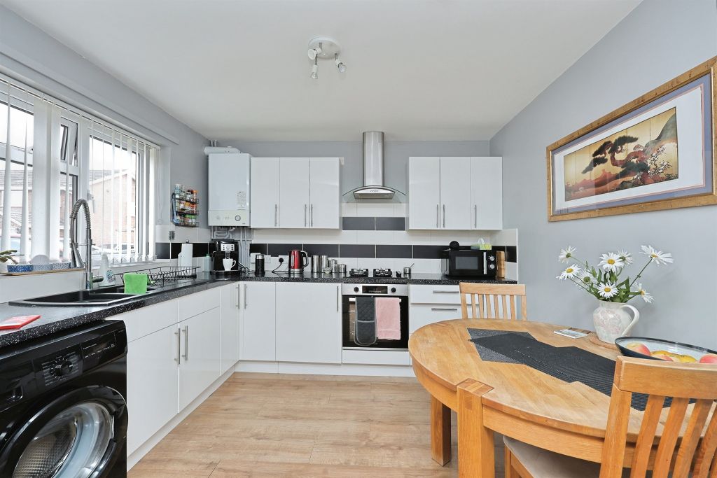 Property photo 2 of 31