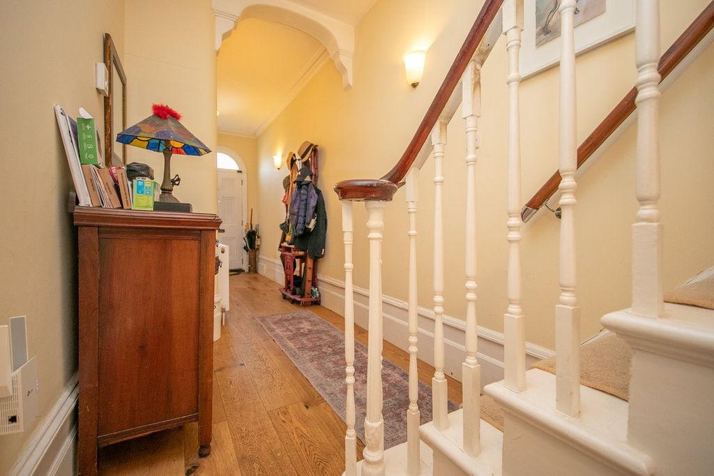 Property photo 3 of 35