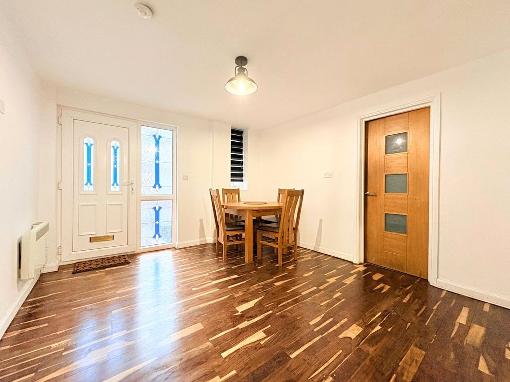 Property photo 2 of 8 Picture No. 24