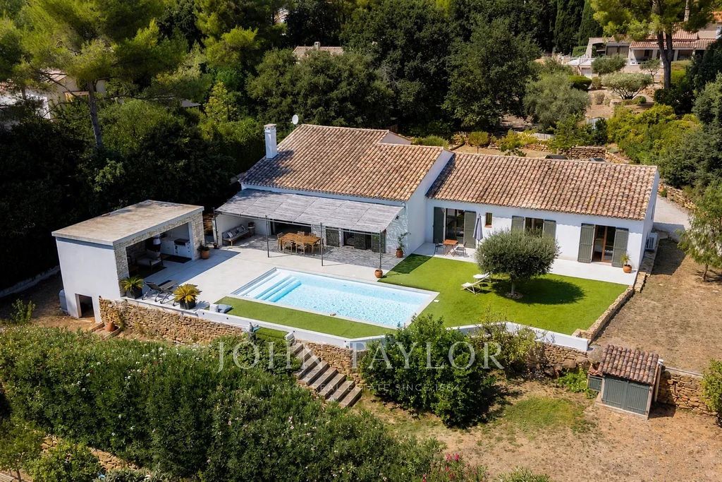 Property photo 1 of 16 La Cadière-D'azur – Renovated Single-Storey Villa With Pool And Four En-Suite Bedrooms