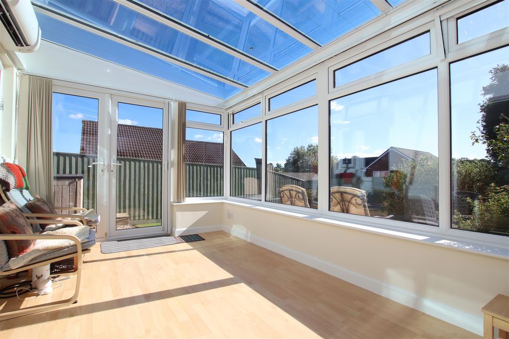 Property photo 3 of 15 Conservatory.Jpg