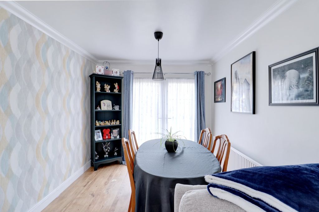 Property photo 3 of 24