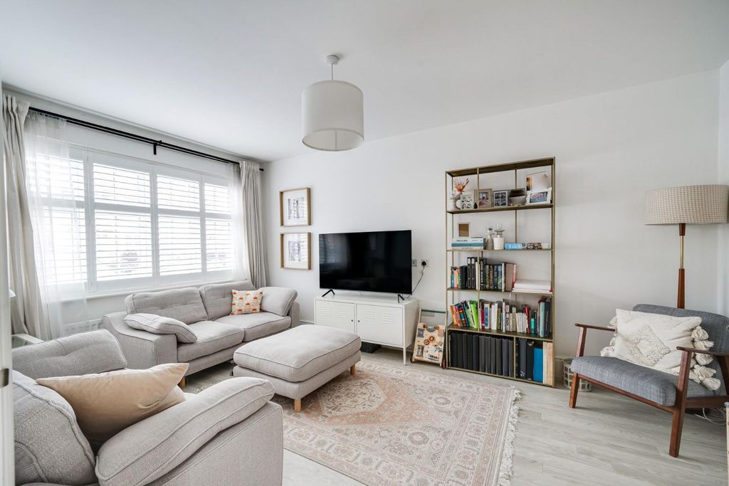 Property photo 3 of 23