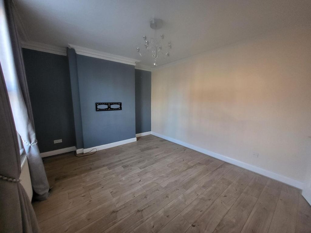Property photo 2 of 10 Living Room