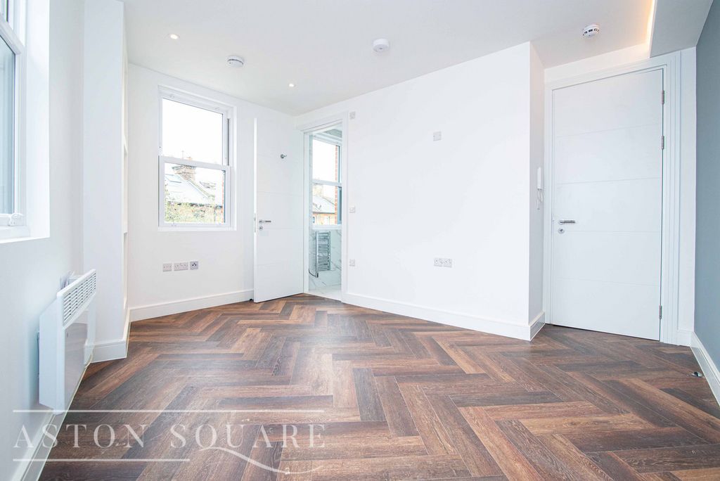 Property photo 1 of 4