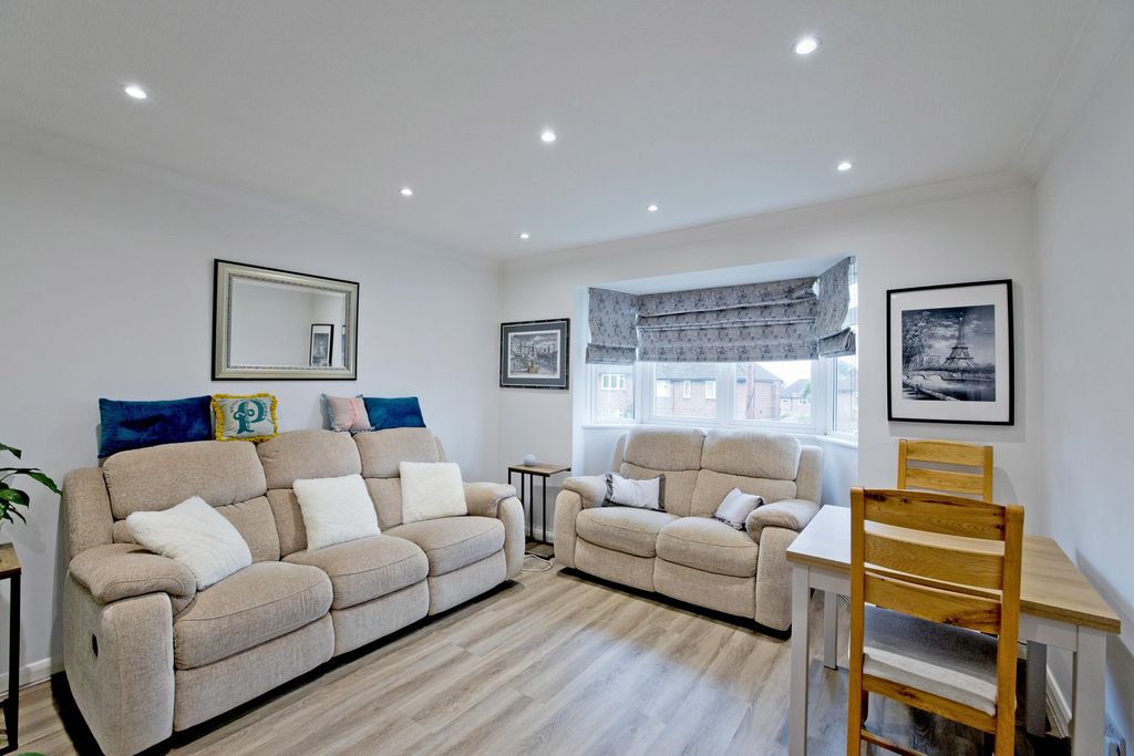 Property photo 1 of 14 2 Double-Bedroom Maisonette