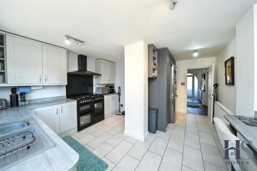 Property photo 3 of 19 Kitchen 3Jpg.Jpg