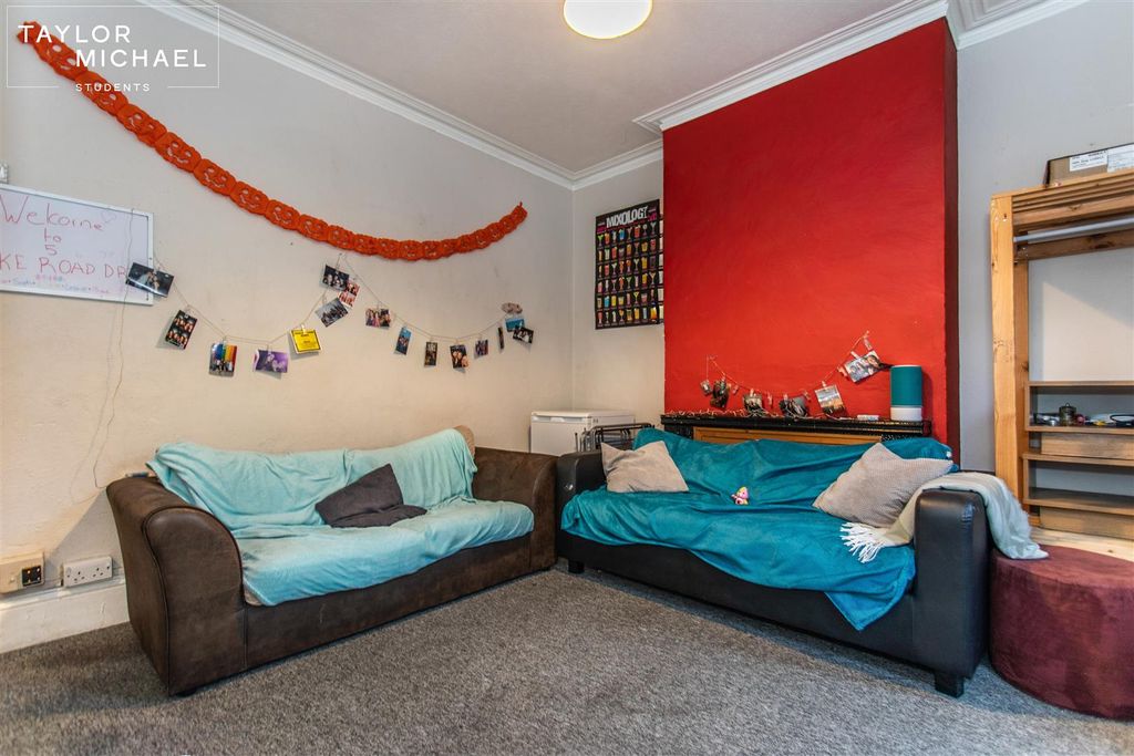 Property photo 2 of 15 Living Room