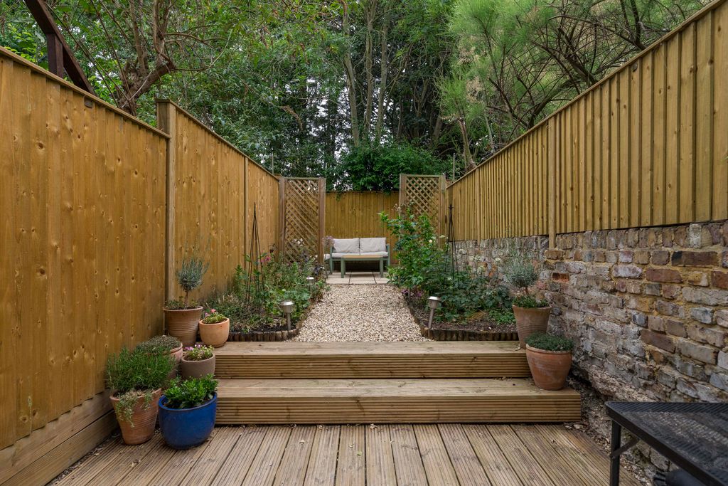 Property photo 2 of 28