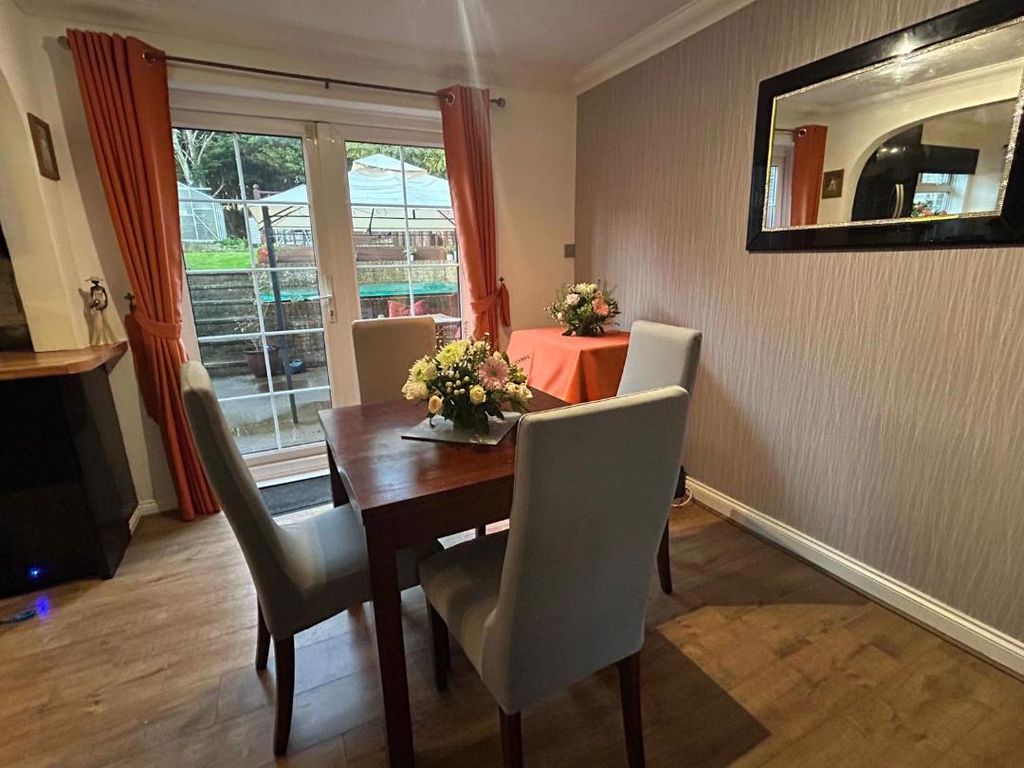 Property photo 3 of 12 Dining Area