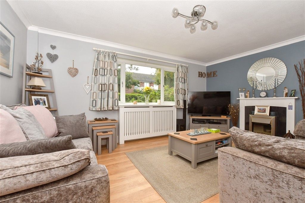 Property photo 3 of 16 Lounge