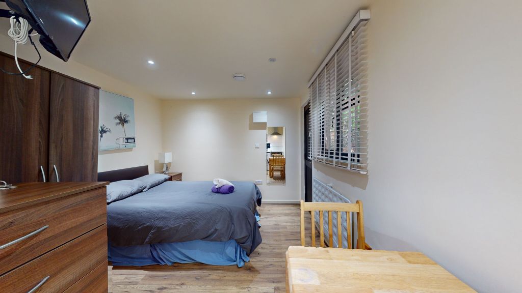 Property photo 3 of 6