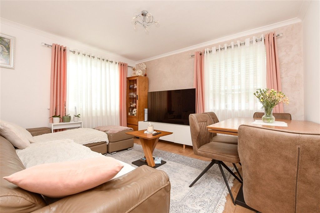 Property photo 3 of 13 Lounge/Diner