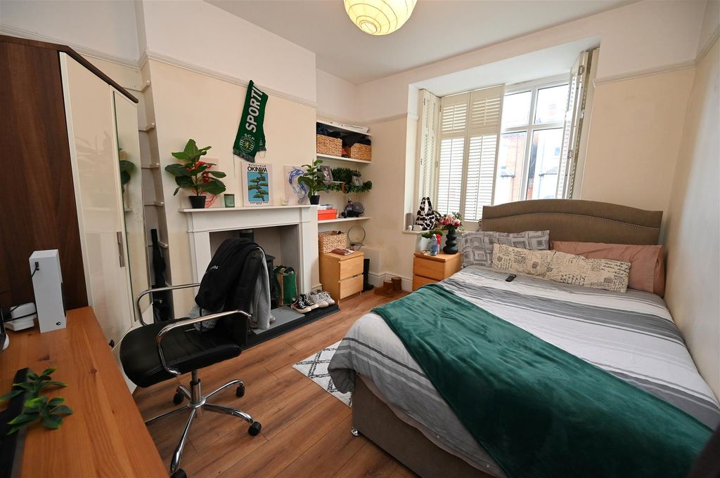 Property photo 2 of 13 Living Room.Jpg