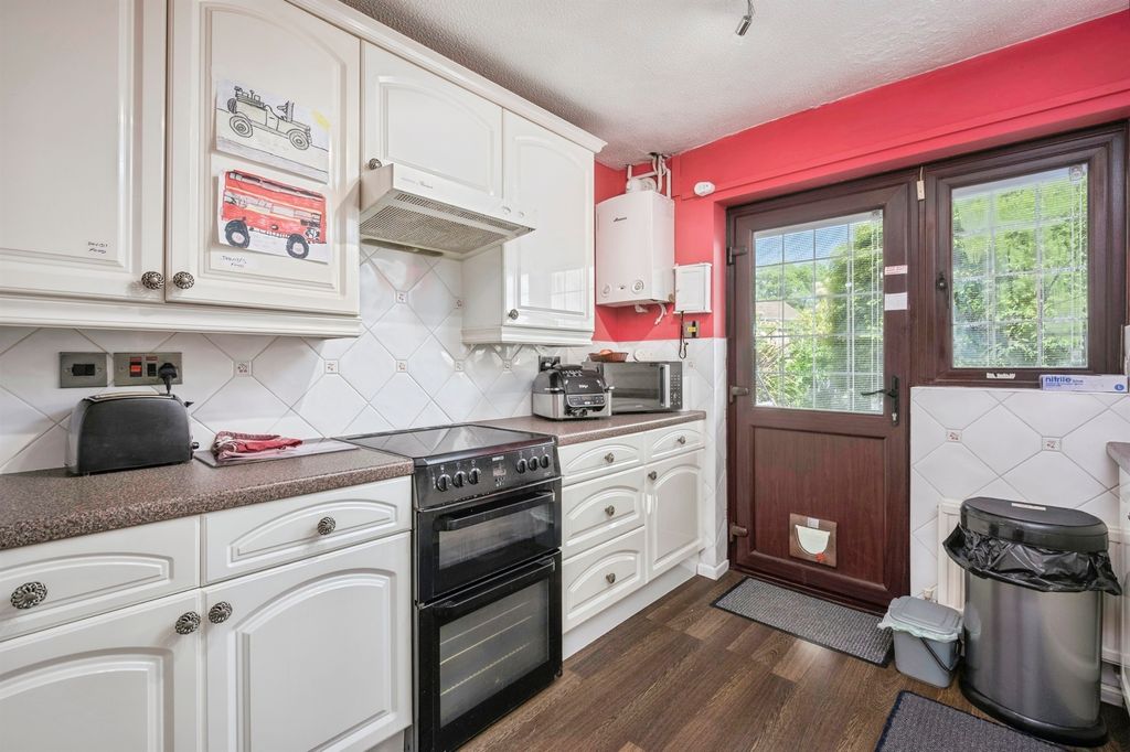 Property photo 3 of 24