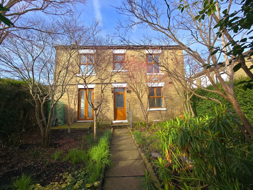 Property photo 1 of 19 Photograph 3