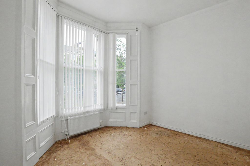Property photo 3 of 10 Flat D, 119 Cambridge Gardens, London, W10 6Ja